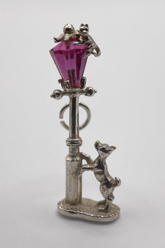 The Playing Cat and Dog at a Lamppost Vintage Charm (925 Sterling Silver made c 1950s - 1970s)