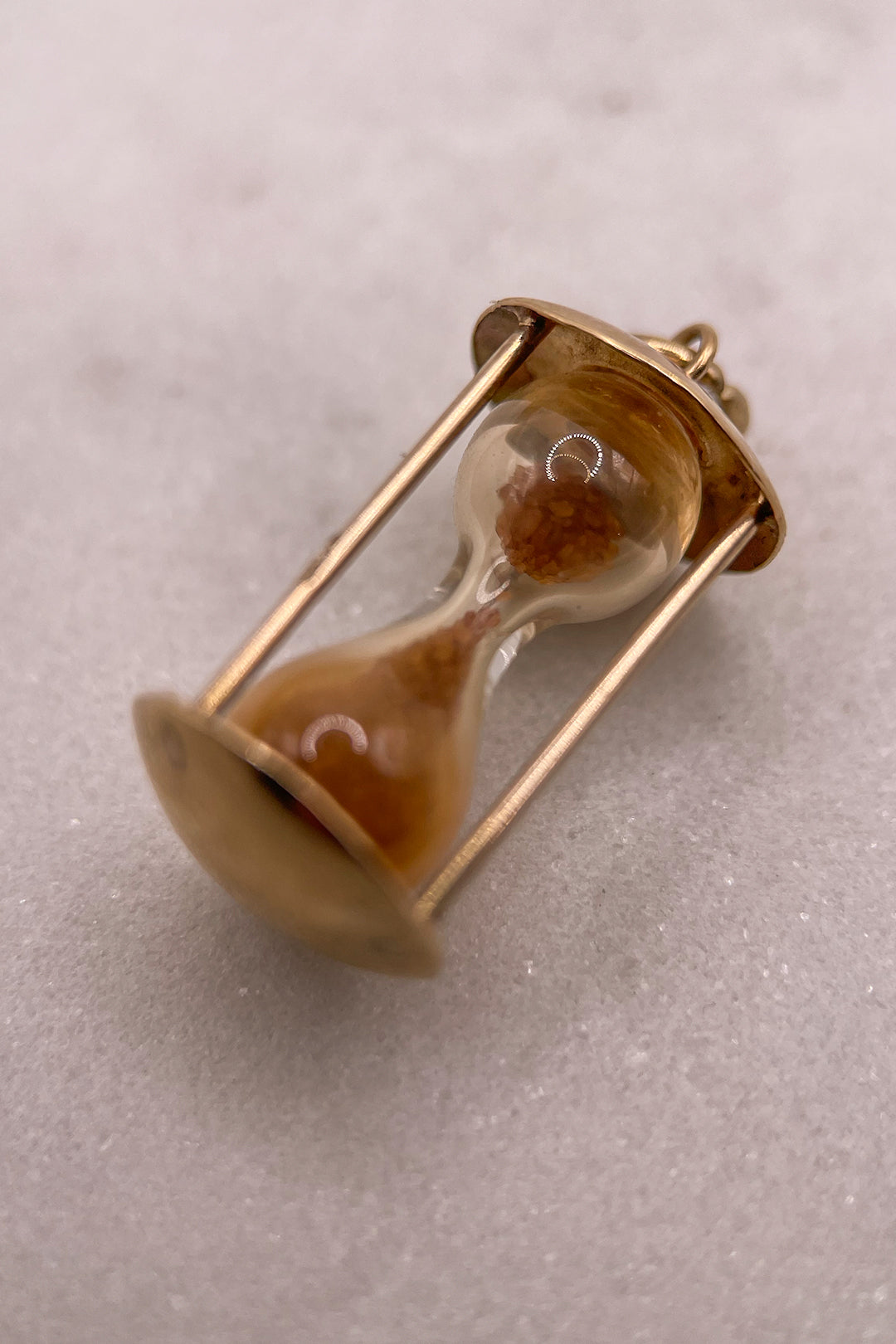 The Timekeeping Hourglass of Eternity Charm (375 9ct gold, made in the 1960s)