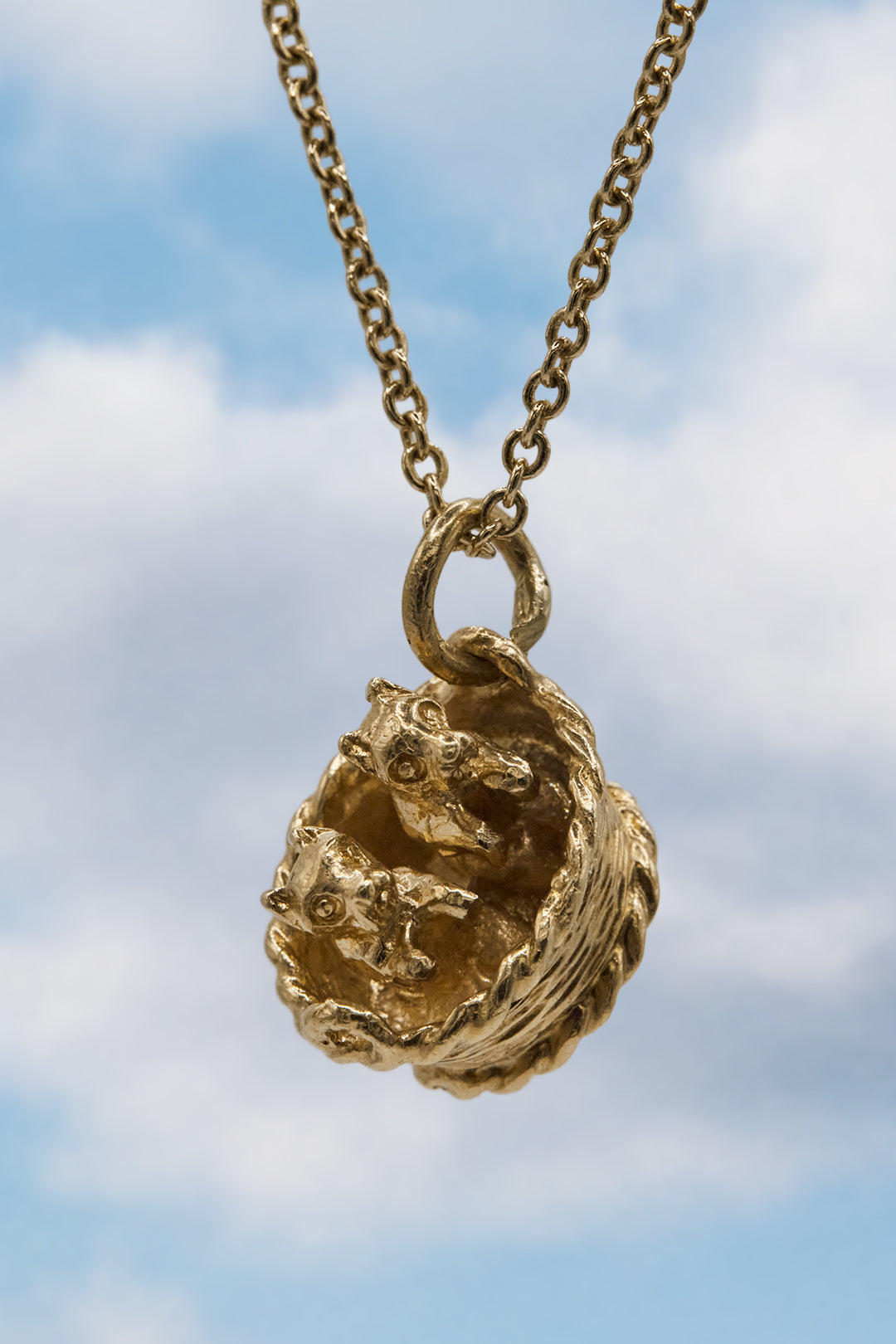 The Golden Basket of Puppy Love Vintage Charm (375 9ct gold, made in 1968)