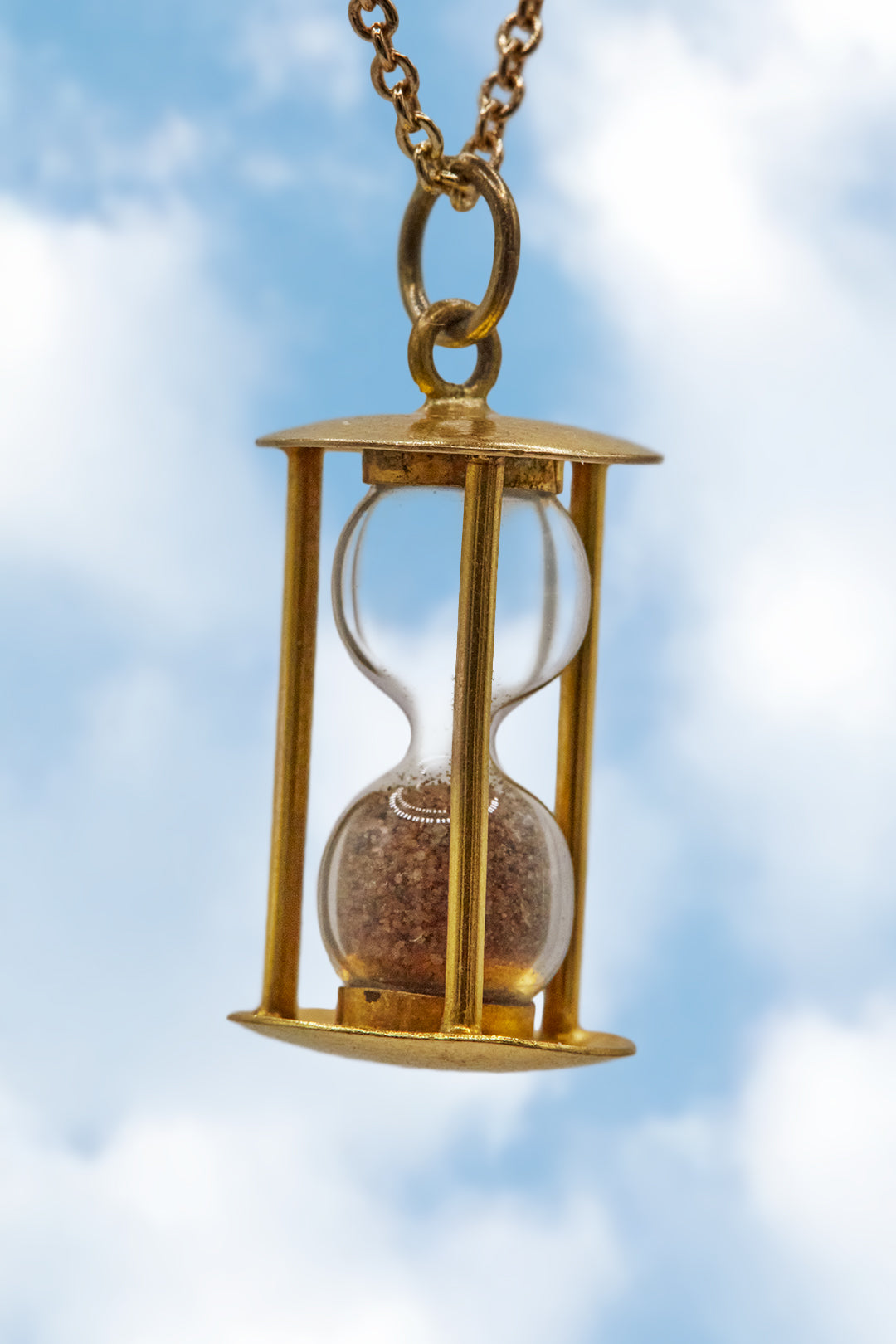 The Eternal Golden Hourglass Charm (9ct 375 Gold, Made in the 1920's)