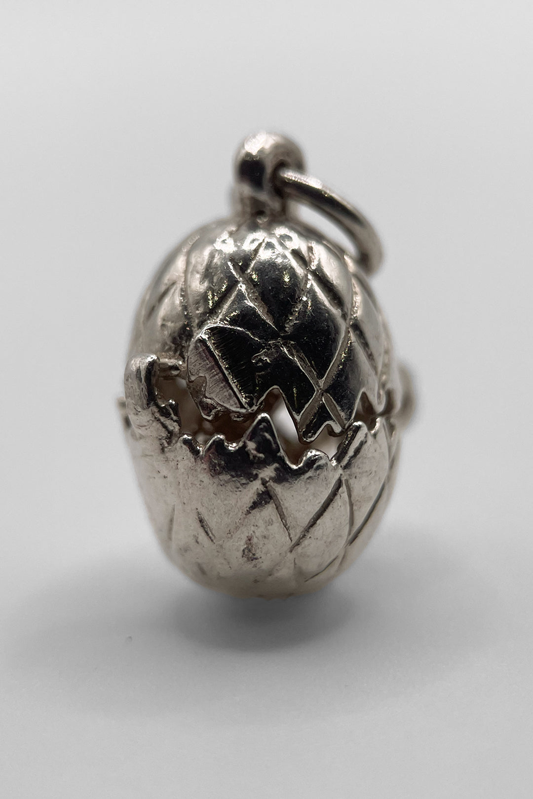 RARE! The Baby Chicks First Day of Life Opening Vintage Charm (925 Sterling Silver made c 1950 - 1970)