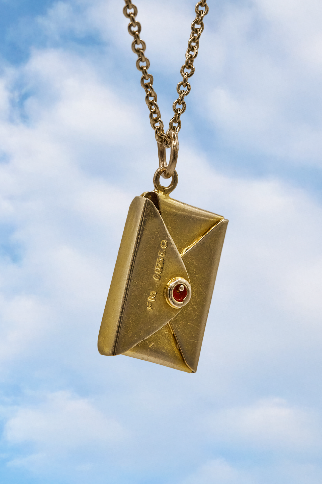 The Opening Letter of Love Vintage Charm (375 9ct gold, made in 1955)