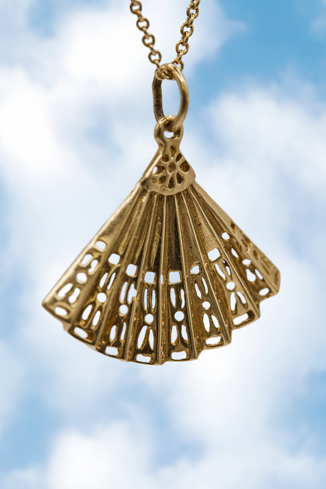 The Golden Oriental Brisé Fan Charm (375 9ct gold, made in 1973)