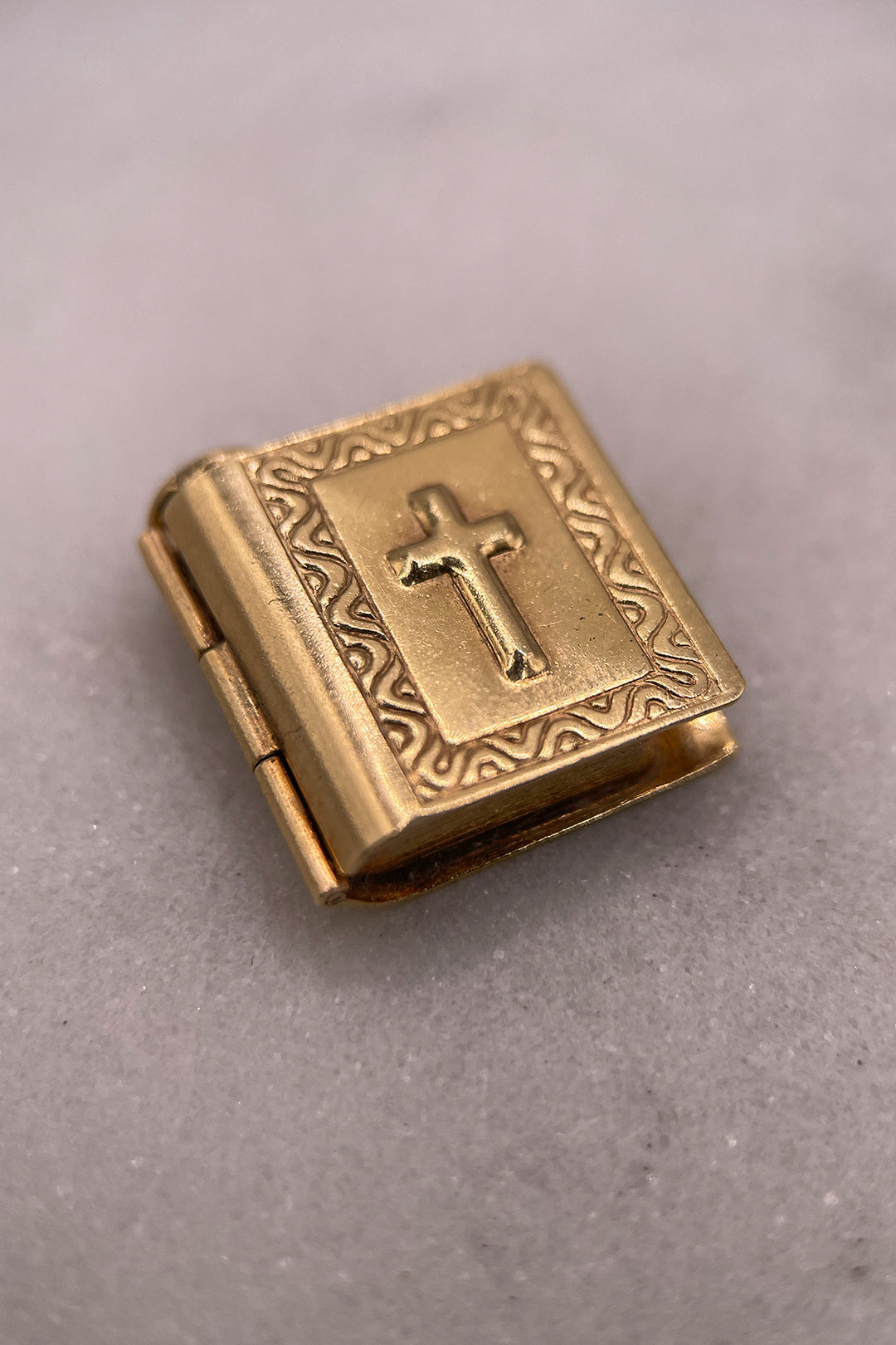 The Opening Holy Bible Charm of Faith Charm (375 9ct gold, made in 1966)