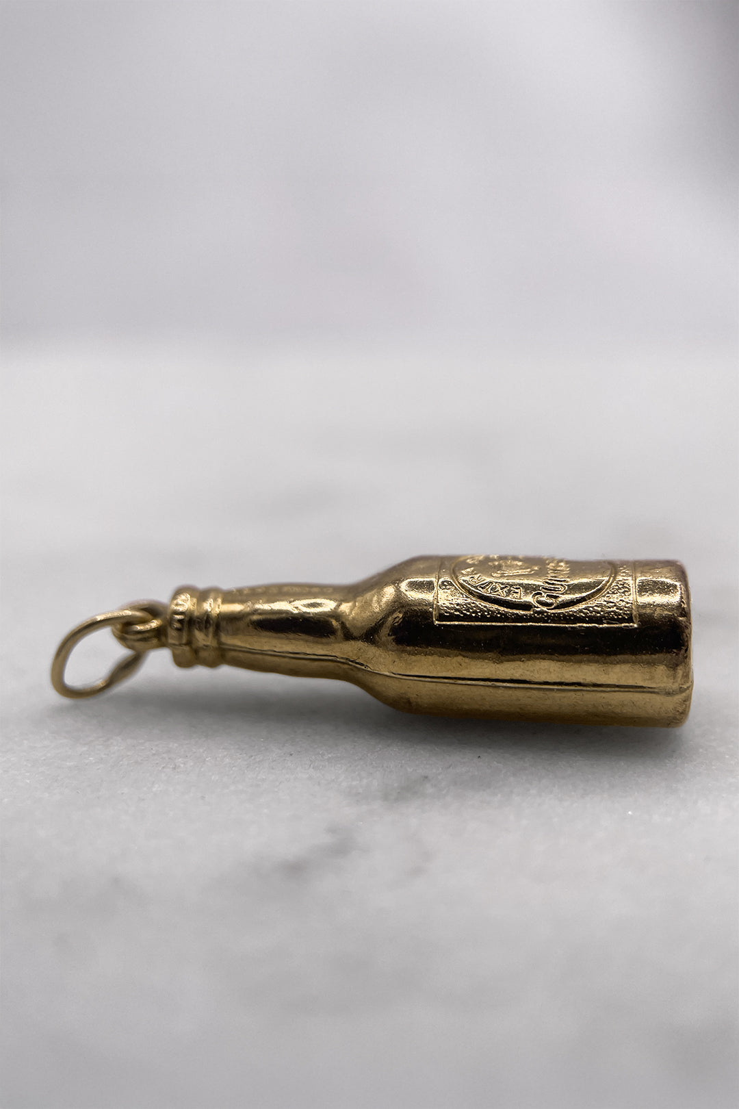The Alcoholics Guinness Good Times Bottle Vinatge Charm (375 9ct gold, made in 1972)