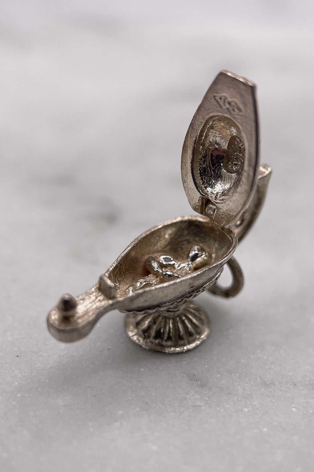 The Genie Secret Magic Lamp of Any Wishe Opening Vintage Charm (925 Sterling Silver, made circa 1950 - 1970)