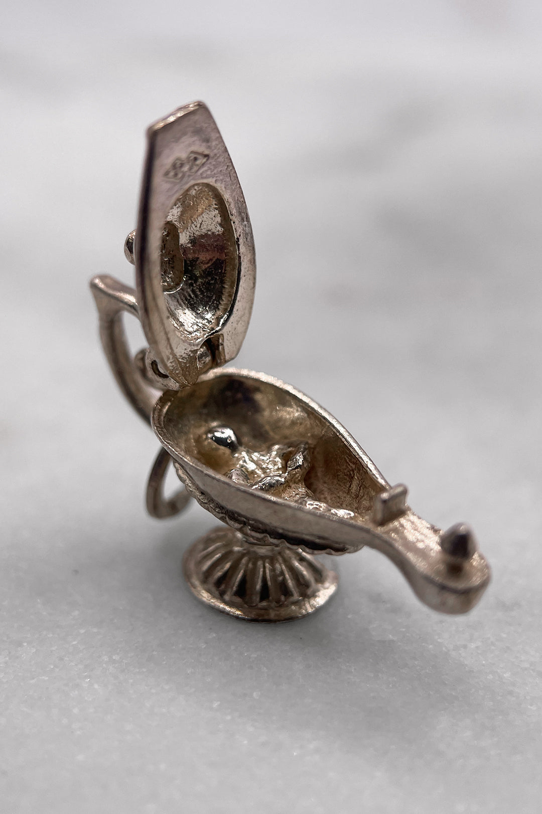 The Genie Secret Magic Lamp of Any Wishe Opening Vintage Charm (925 Sterling Silver, made circa 1950 - 1970)