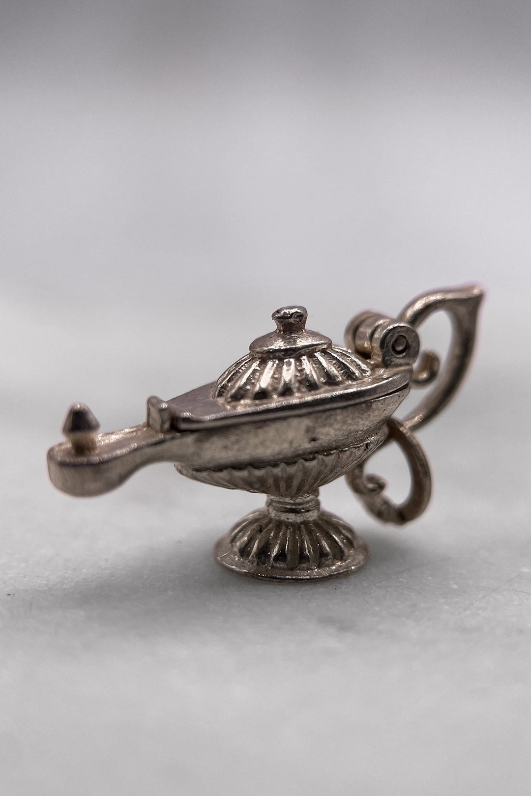 The Genie Secret Magic Lamp of Any Wishe Opening Vintage Charm (925 Sterling Silver, made circa 1950 - 1970)
