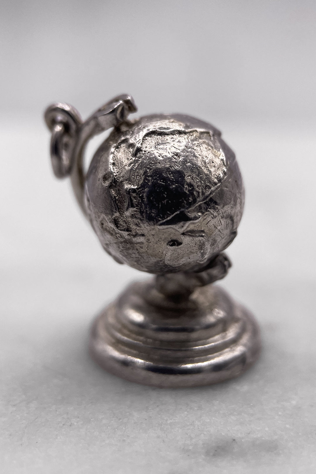 The Articulated Globetrotters Globe of Adventure Vintage Charm (925 Sterling Silver, made circa 1950 - 1970)