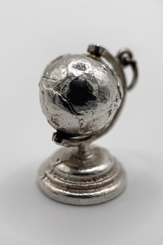 The Travellers Globe of Adventure Vintage Charm (925 Sterling Silver, made circa 1950 - 1970)