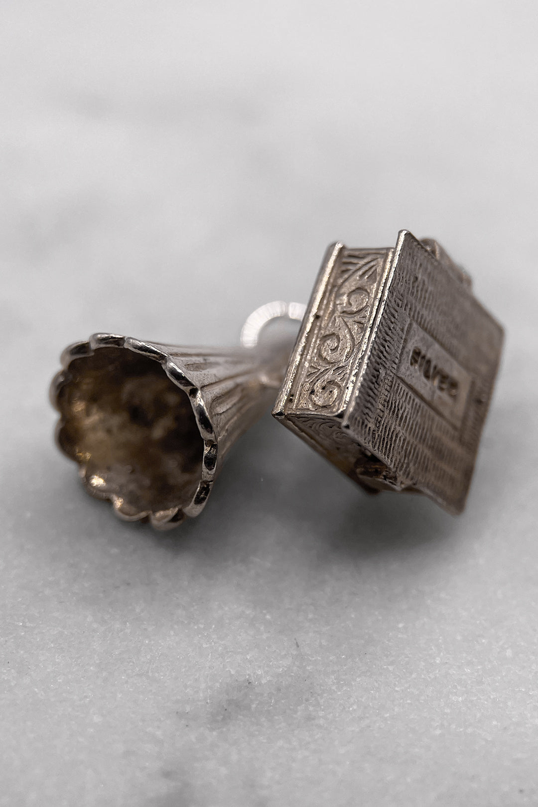 The Cheeky Mouse of the Musical Gramophone Opening Vintage Charm (925 Sterling Silver, made circa 1950 - 1970)