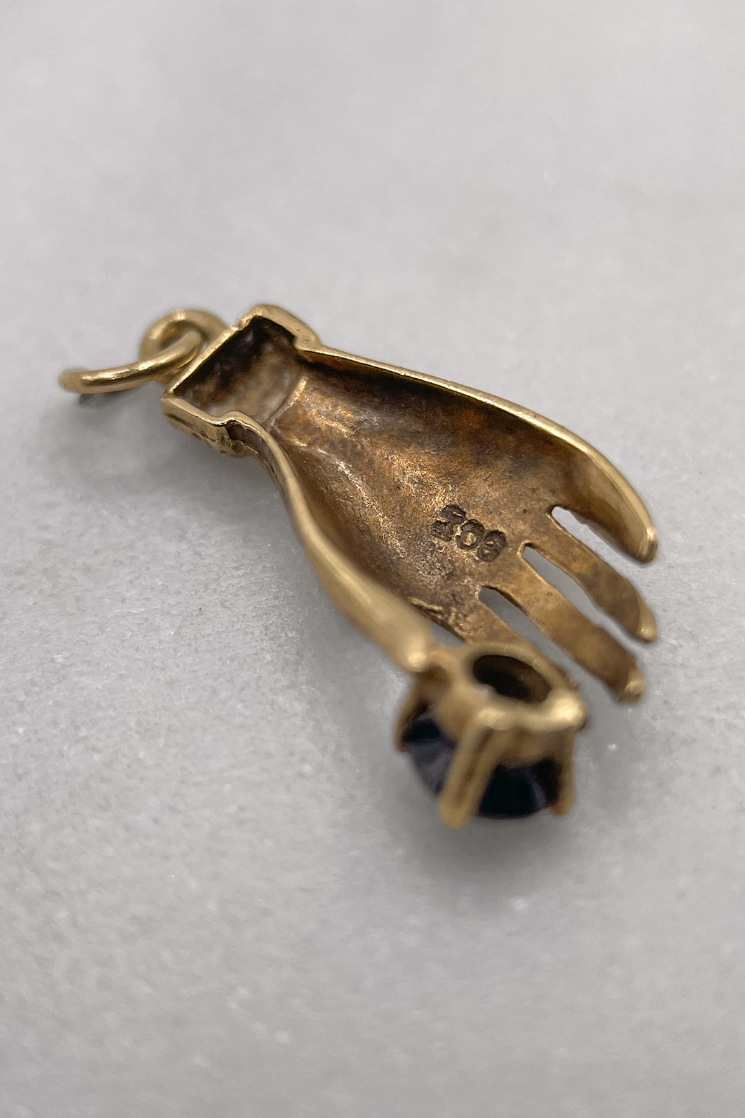 The Blessed Royal Hand of Blue Sapphire Vintage Charm (375 9ct gold, likely made in the 1970s)