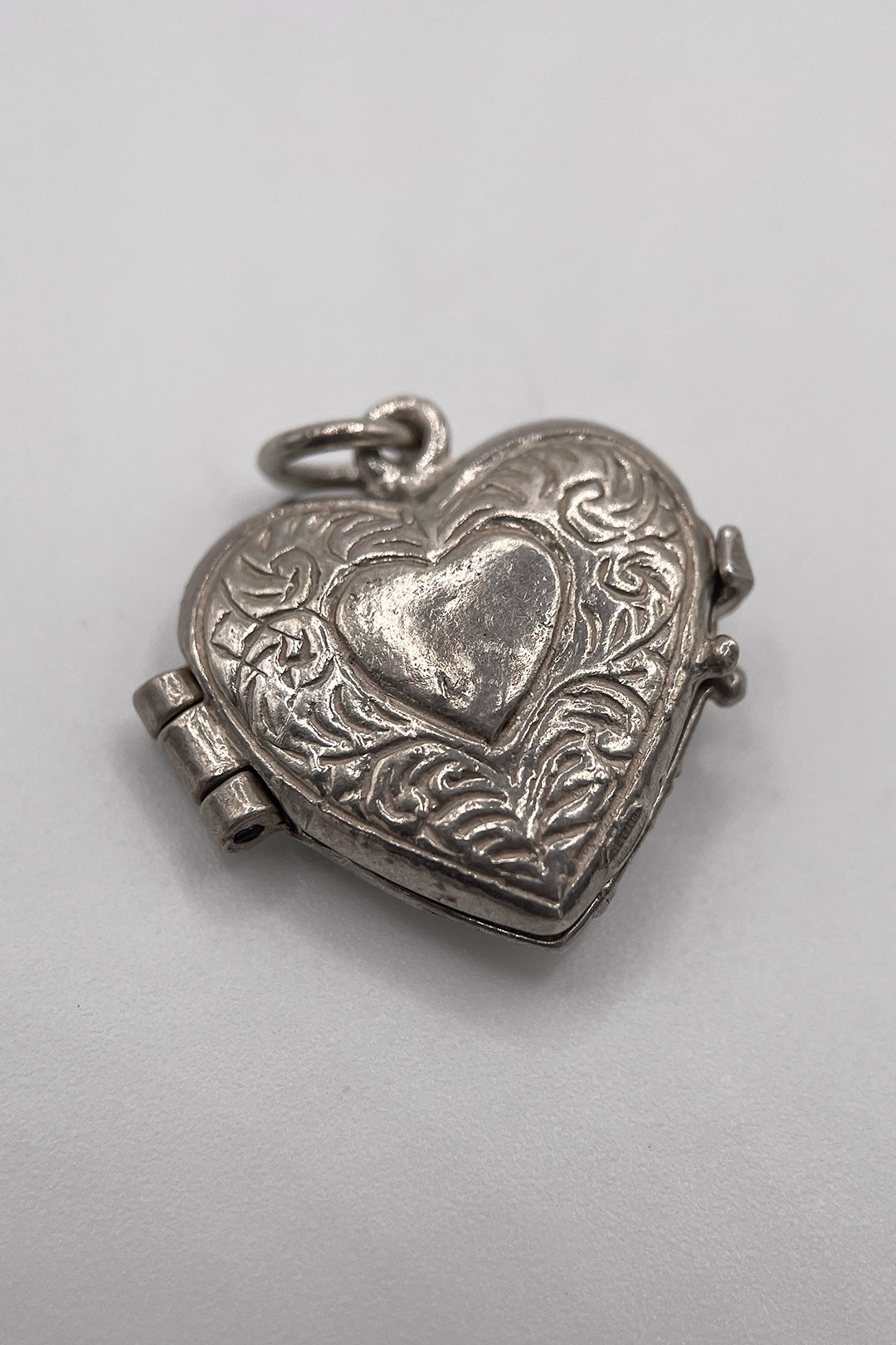 The Opening Heart Locket of Love Vintage Charm (925 Sterling Silver, made circa 1950 - 1970)