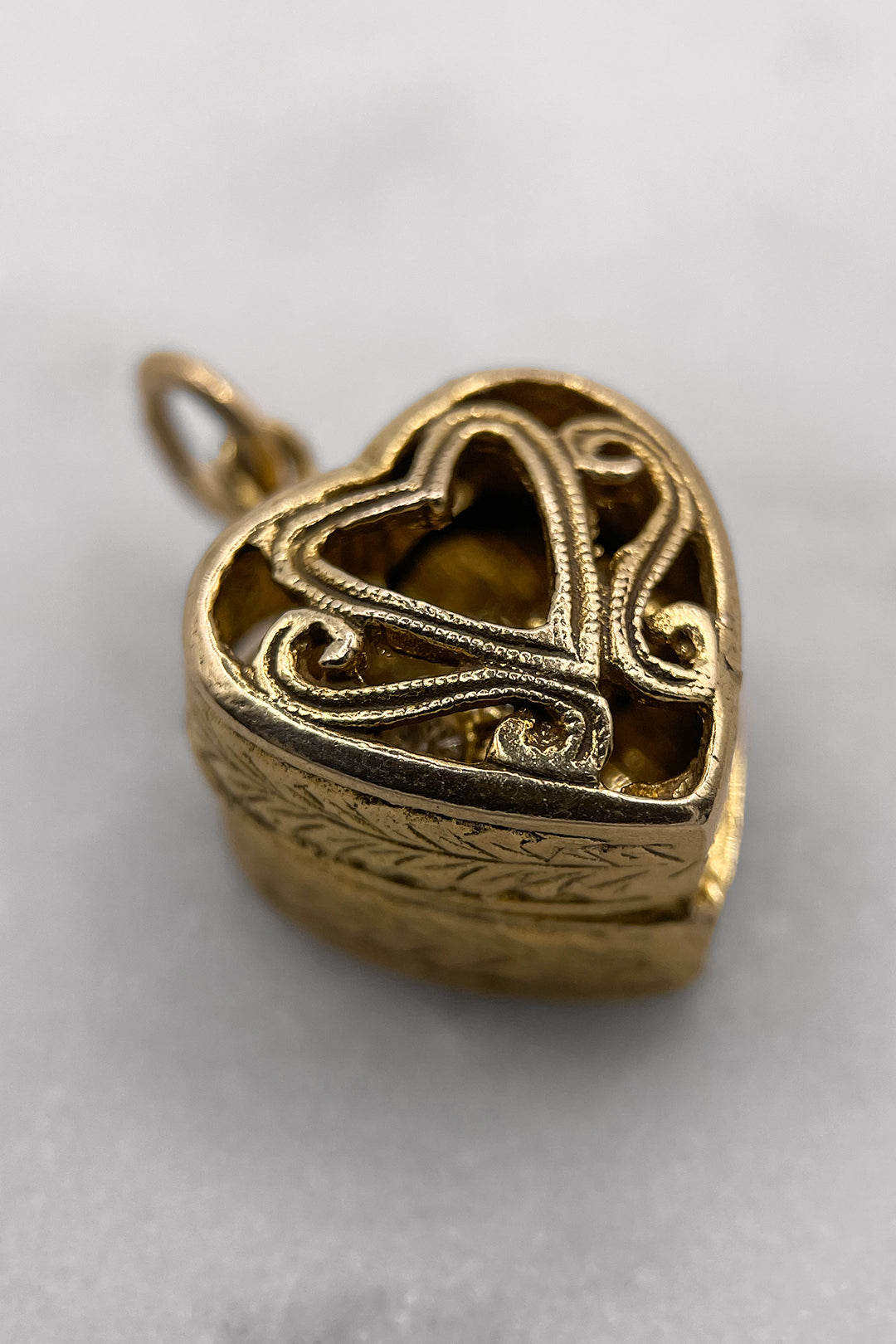 The Heart of Past, Present & Future Love Opening Vintage Charm (375 9ct gold, made in the 1964)