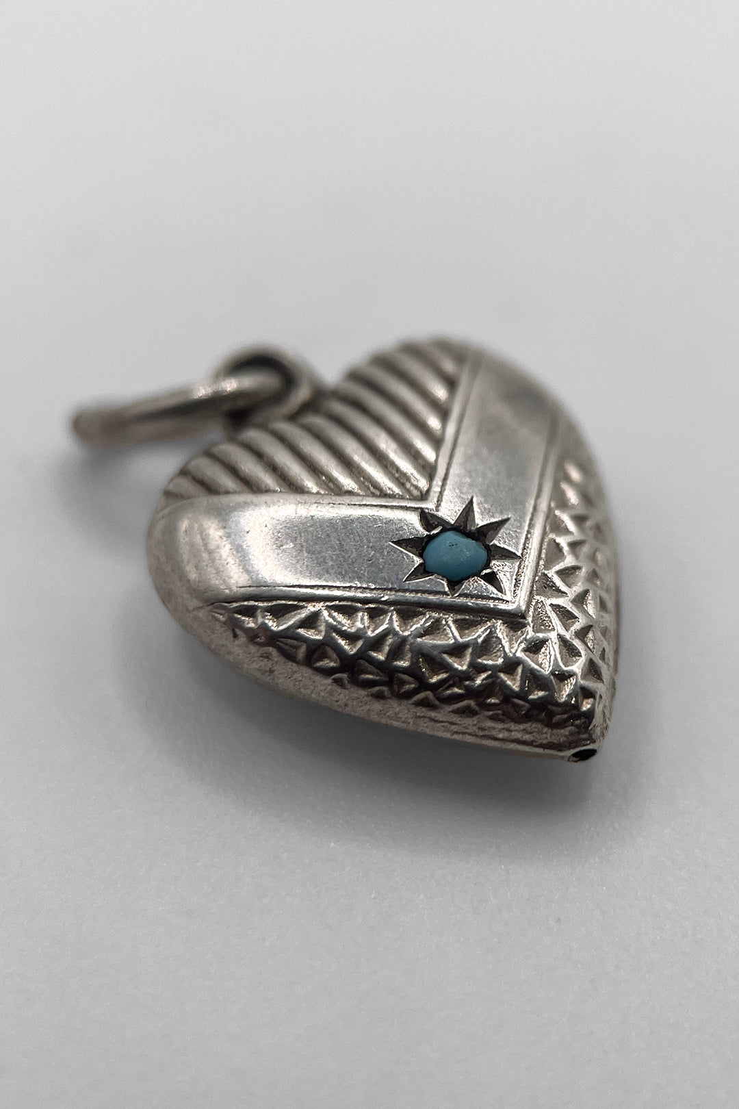 The Ornate Heart of Adoration with Turqoise Vintage Charm  (925 Sterling Silver made c 1950s - 1970s)