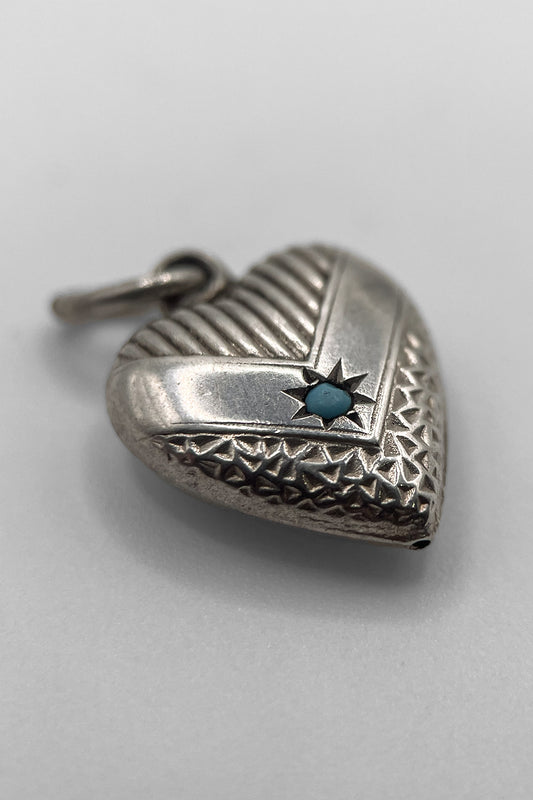 The Ornate Heart of Adoration with Turqoise Vintage Charm  (925 Sterling Silver made c 1950s - 1970s)