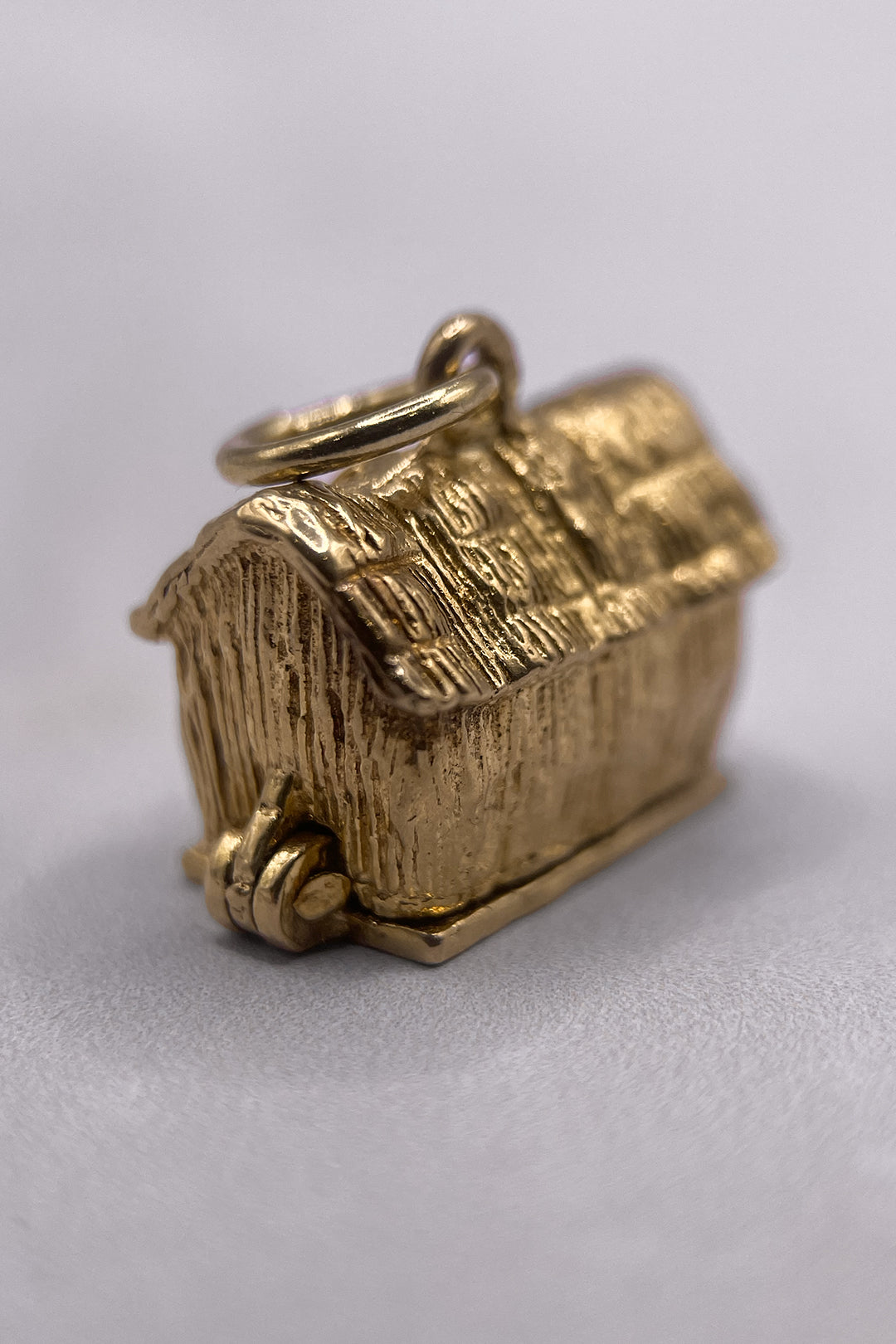 The Lovers Secret Haystack Opening Vintage Heavy Charm (375 9ct gold, made in 1970)
