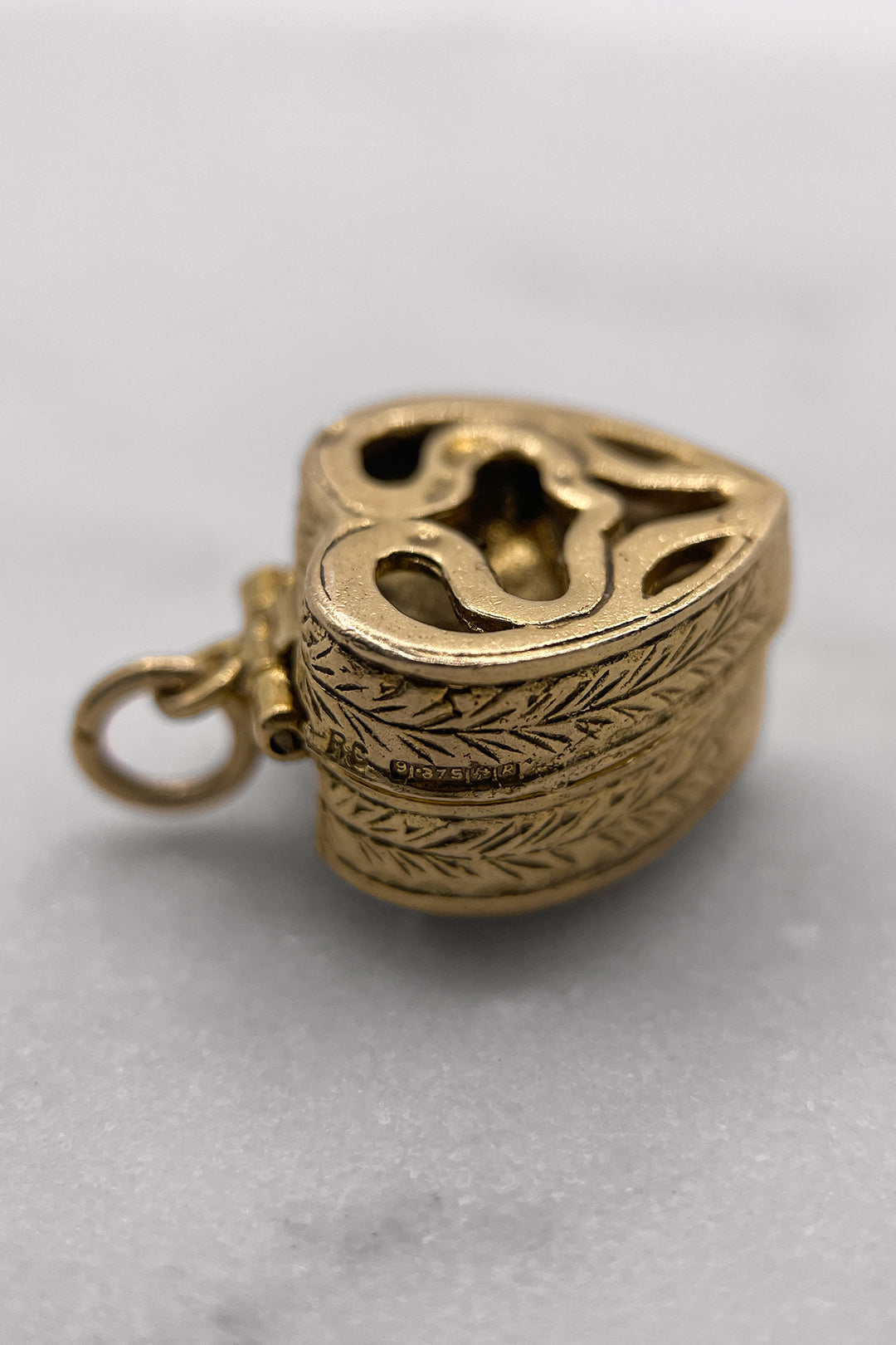 The Heart of Past, Present & Future Love Opening Vintage Charm (375 9ct gold, made in the 1964)