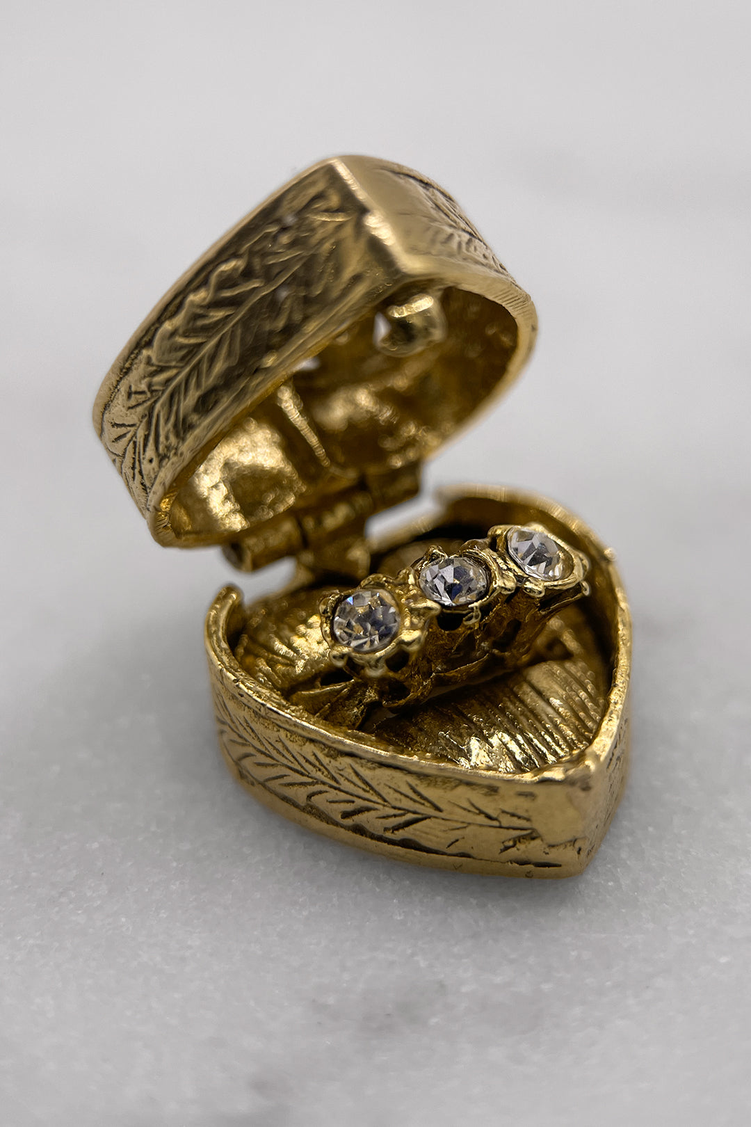The Heart of Past, Present & Future Love Opening Vintage Charm (375 9ct gold, made in the 1964)