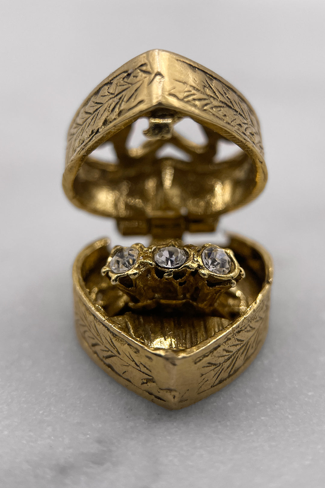 The Heart of Past, Present & Future Love Opening Vintage Charm (375 9ct gold, made in the 1964)