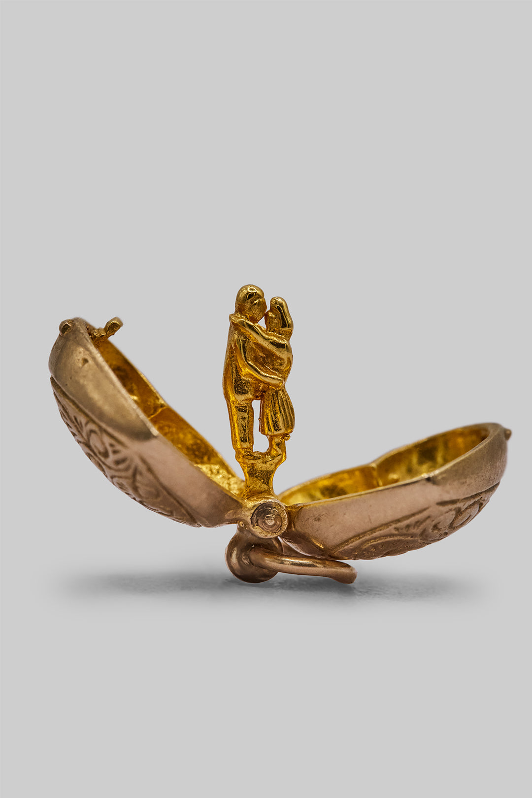 The Romantic Lovers Opening Heart Charm (9ct 375 Gold 1968)