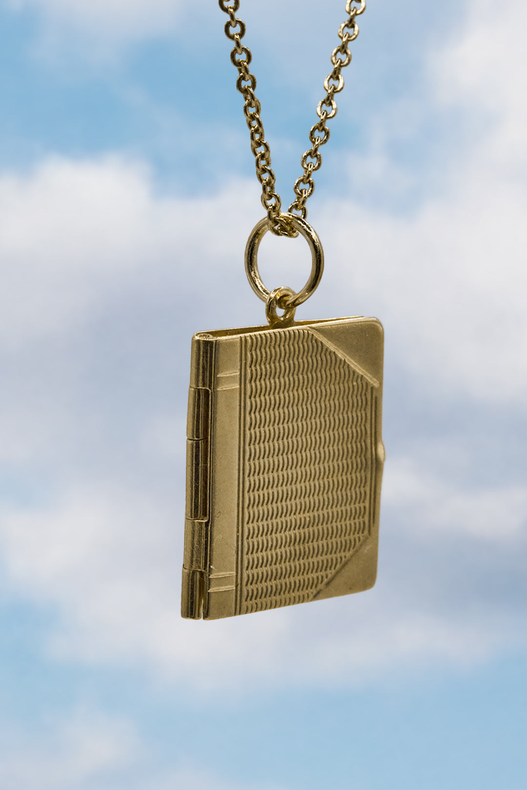 The Book of Life Locket Vintage Charm (375 9ct gold, made in 1959)