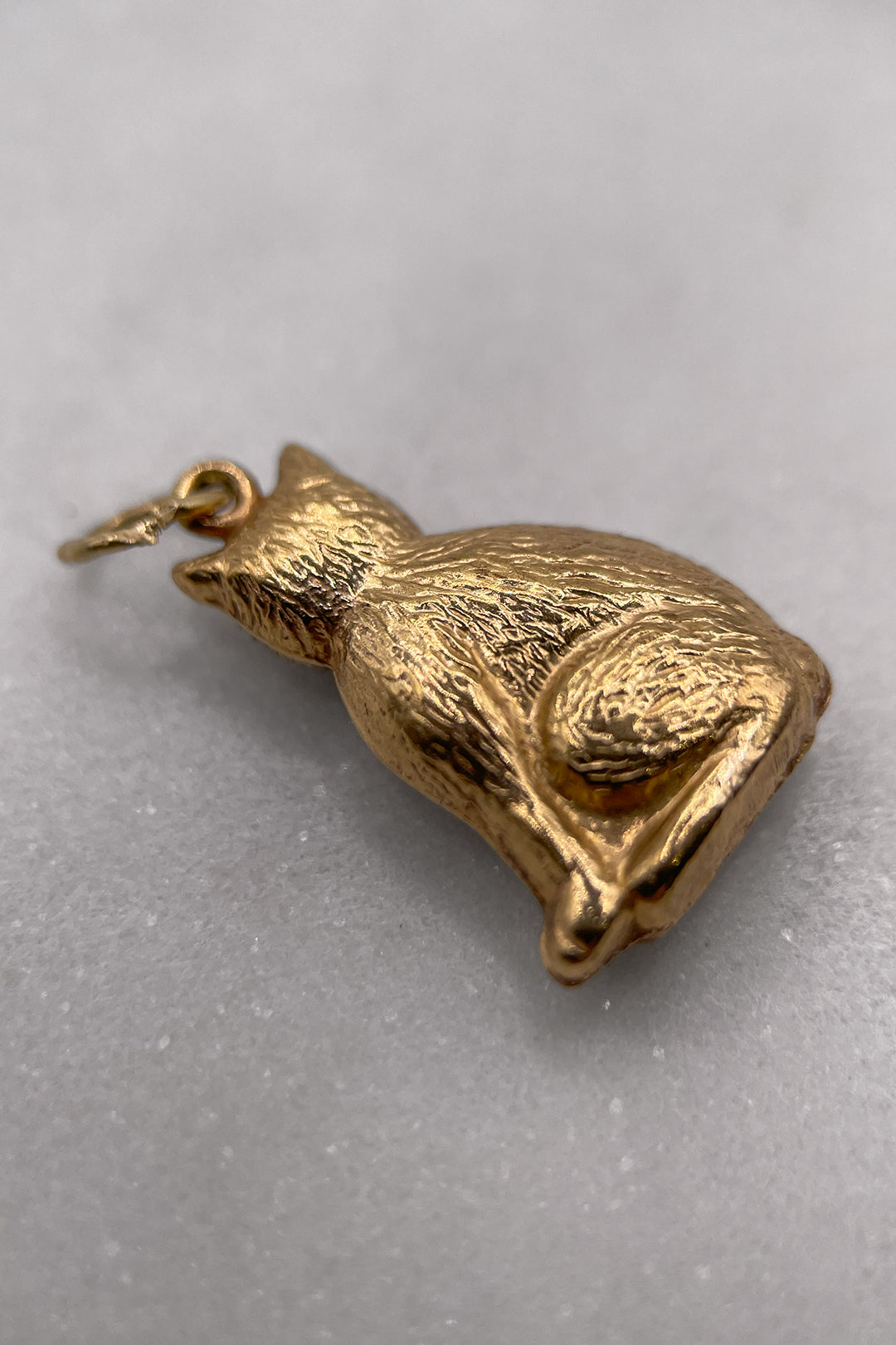 The Adorable Cat Charm (375 9ct gold, made in the 1950 or 1960s)