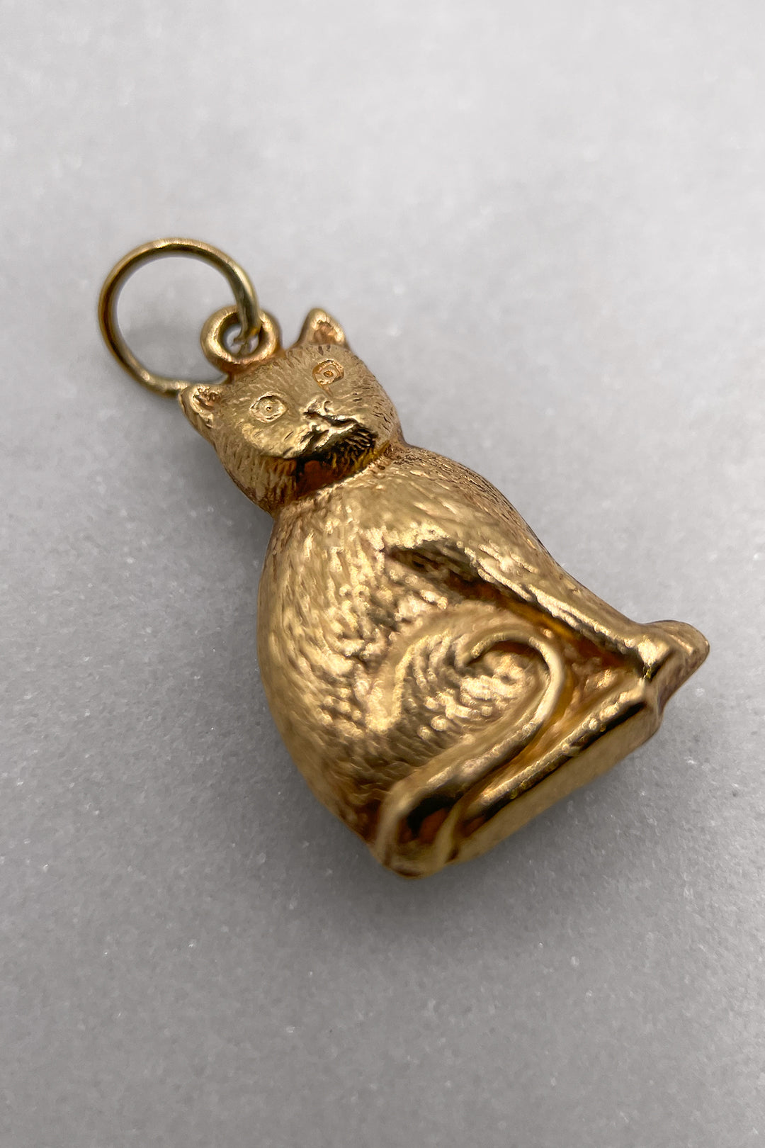 The Adorable Cat Charm (375 9ct gold, made in the 1950 or 1960s)