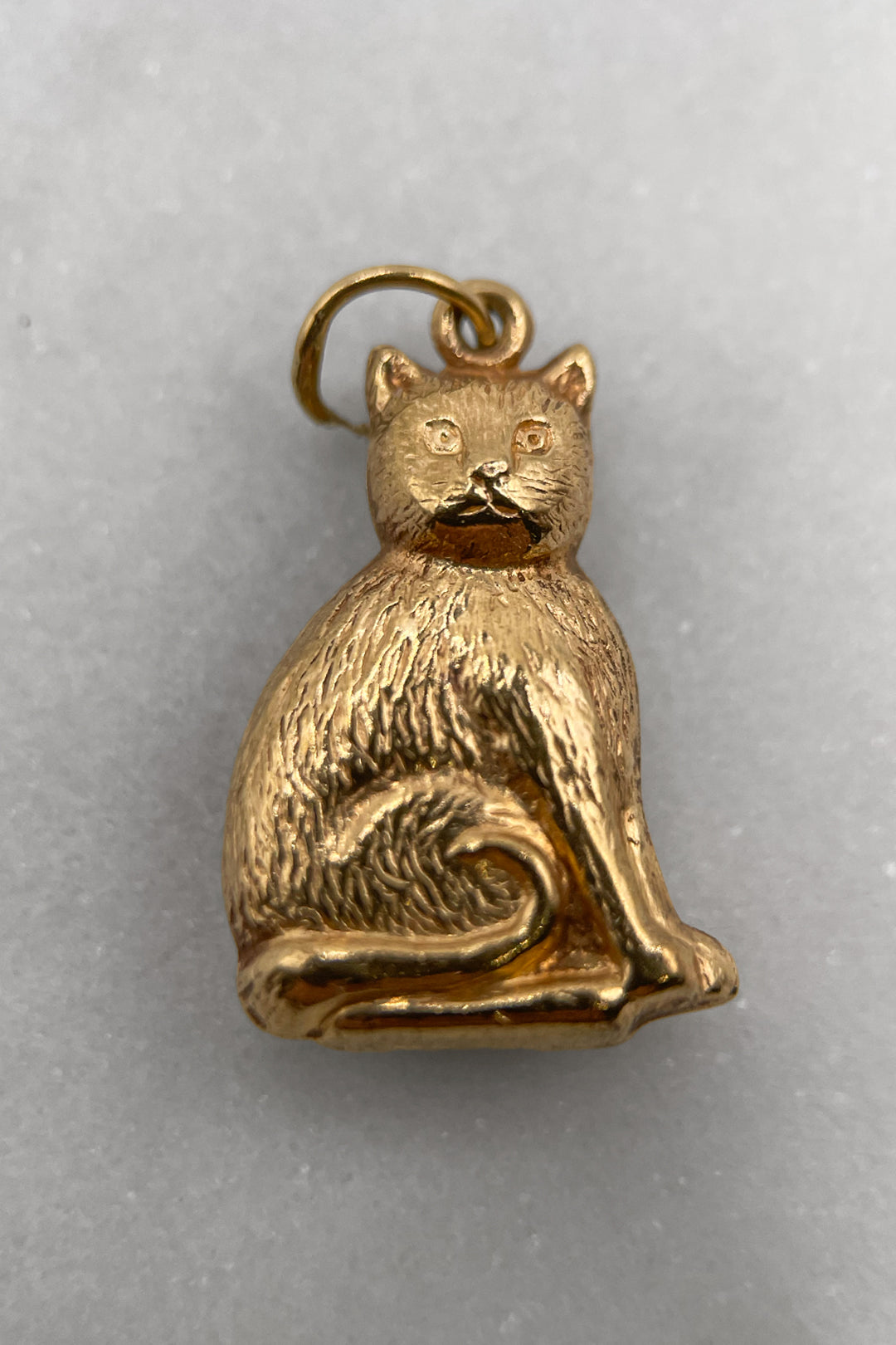The Adorable Cat Charm (375 9ct gold, made in the 1950 or 1960s)