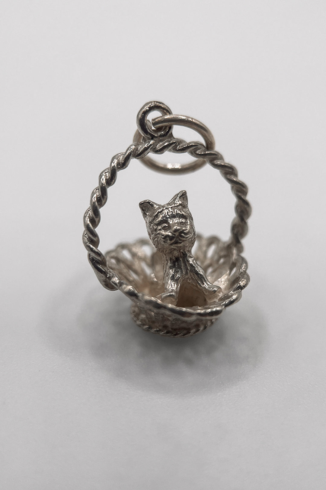 The Adorable Newborn Kitten in the Basket Vintage Charm (925 Sterling Silver, made circa 1950 - 1970)