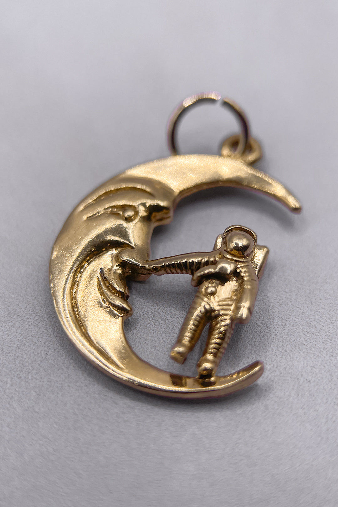 The Moon That Reached for the Stars Vintage Charm (375 9ct gold, made in 1976)