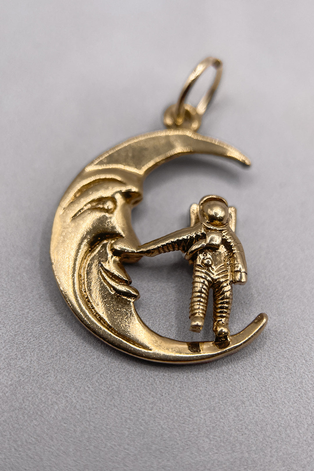 The Moon That Reached for the Stars Vintage Charm (375 9ct gold, made in 1976)