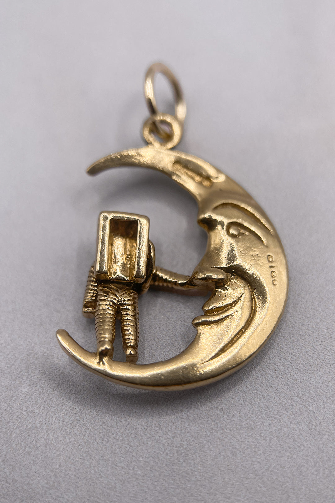The Moon That Reached for the Stars Vintage Charm (375 9ct gold, made in 1976)