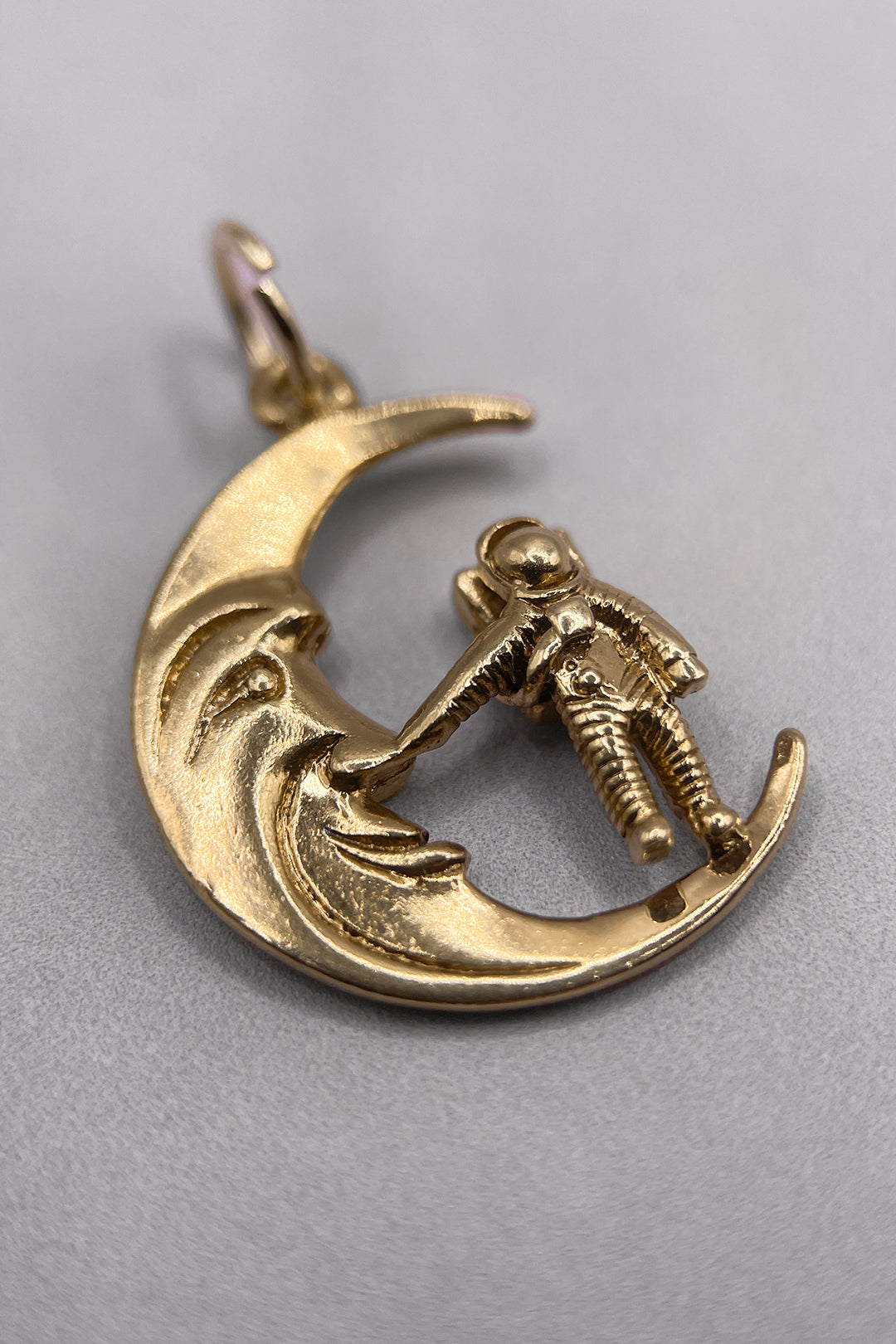 The Moon That Reached for the Stars Vintage Charm (375 9ct gold, made in 1976)