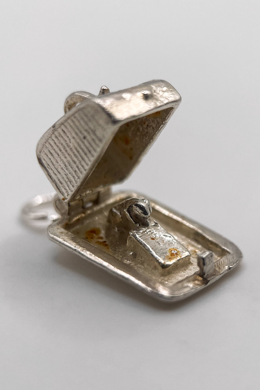 RARE! The Opening Cheeky Mouse of the Cheese Dish Vintage Chaarm (READ DESCRIPTION) (925 Sterling Silver made c 1950s - 1970s)
