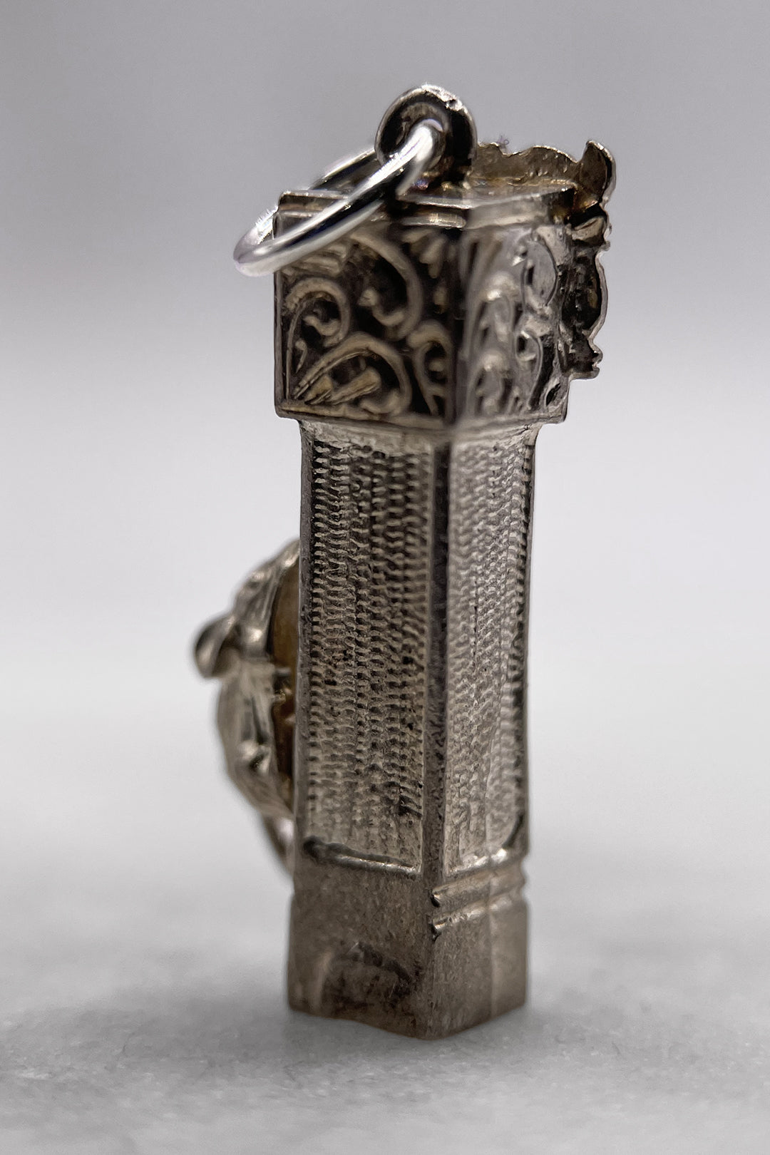 The Running Mouse of the Hickory Dickory Clock Articulated Vintage Charm (925 Sterling Silver, made circa 1950 - 1970)