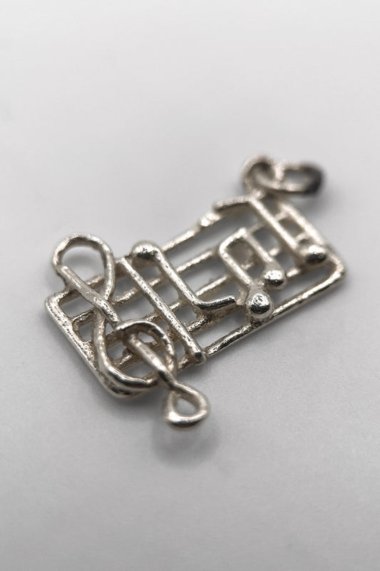 The Fluttering Musical Notes of Harmony Vintage Charm (925 Sterling Silver made c 1950s - 1970s)