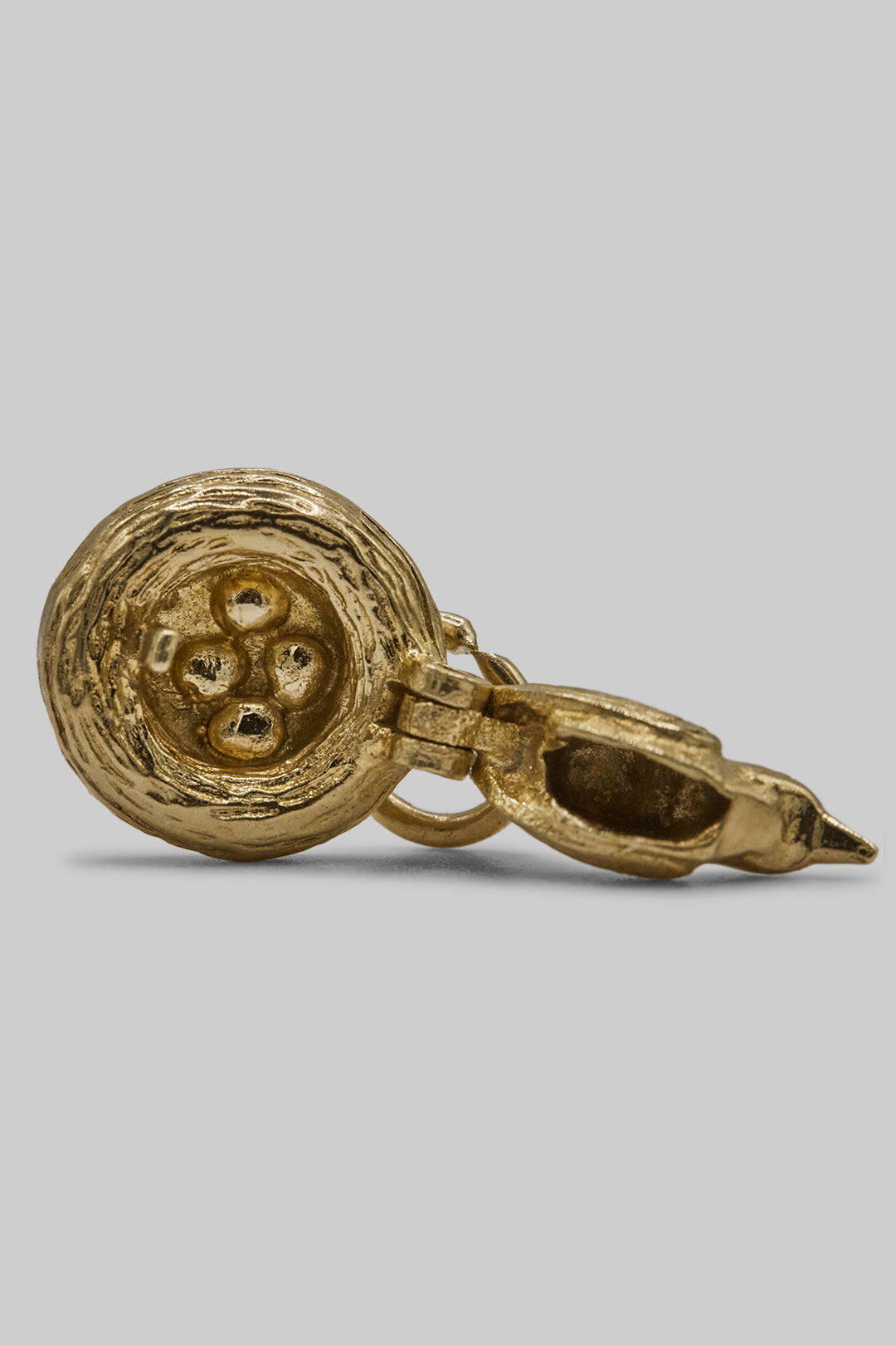 The Opening Adorable Bird in a Nest Vintage Charm (375, 9ct Gold)