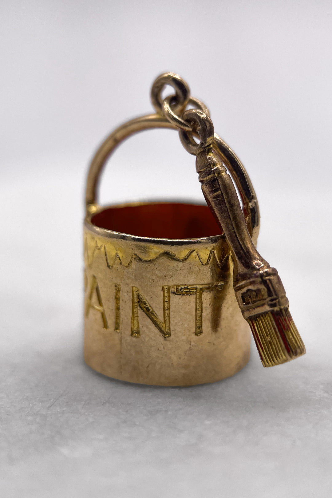 The Artists Paintbucket of Imagination Vintage Charm (375 9ct gold, made in 1968 by Nuvo)