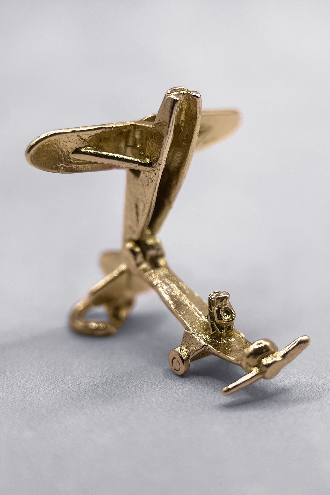 The International Secret Flying Doctor of the World for Safe Travels Vintage Charm (375 9ct gold, made in 1965)