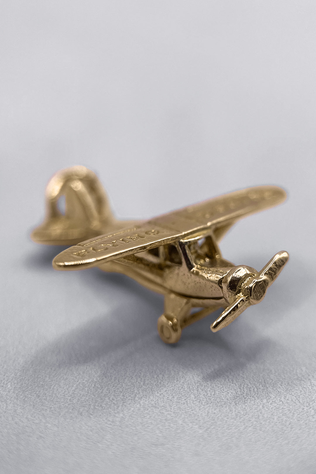 The International Secret Flying Doctor of the World for Safe Travels Vintage Charm (375 9ct gold, made in 1965)