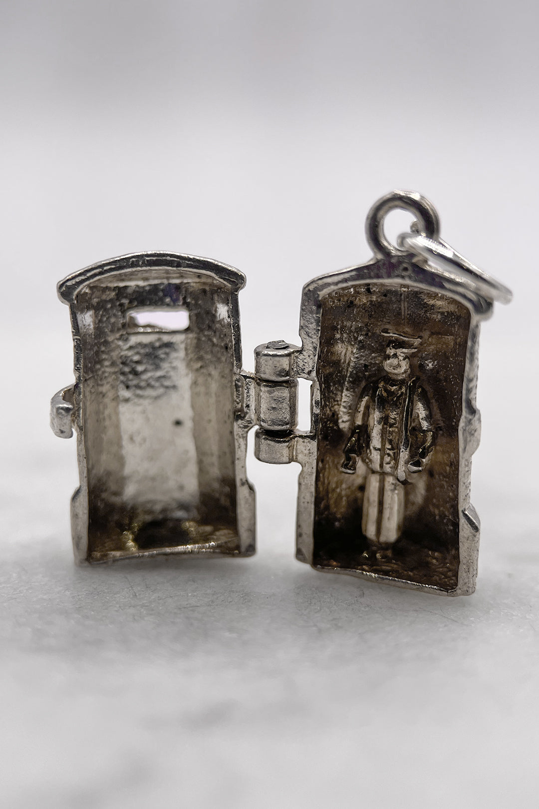 The Royal Mail Postmans Secret Hiding Spot Opening Vintage Charm (925 Sterling Silver, made circa 1950 - 1970)