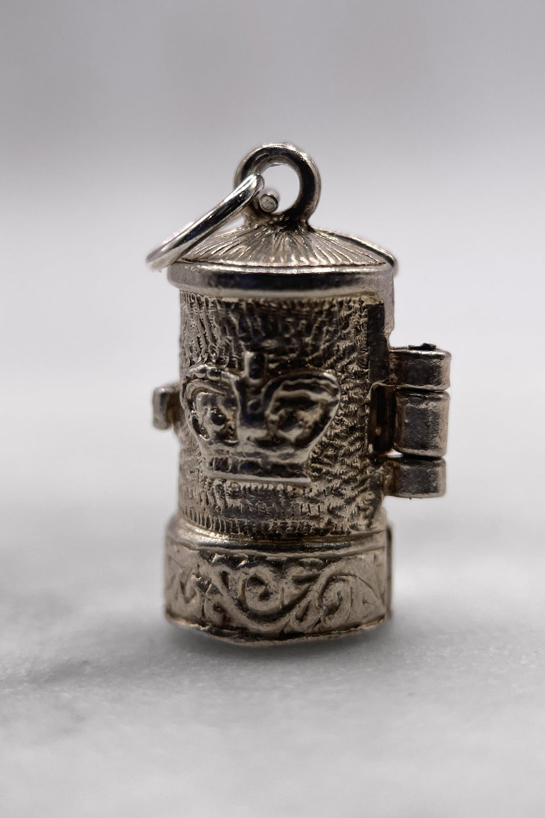 The Royal Mail Postmans Secret Hiding Spot Opening Vintage Charm (925 Sterling Silver, made circa 1950 - 1970)