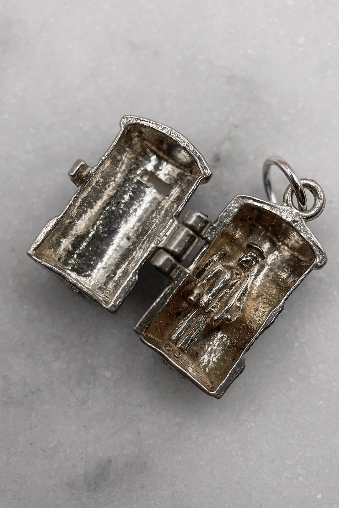 The Royal Mail Postmans Secret Hiding Spot Opening Vintage Charm (925 Sterling Silver, made circa 1950 - 1970)