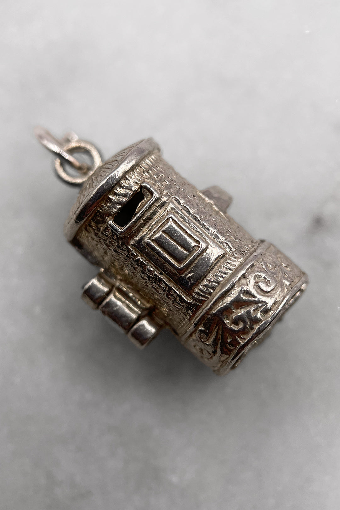 The Royal Mail Postmans Secret Hiding Spot Opening Vintage Charm (925 Sterling Silver, made circa 1950 - 1970)