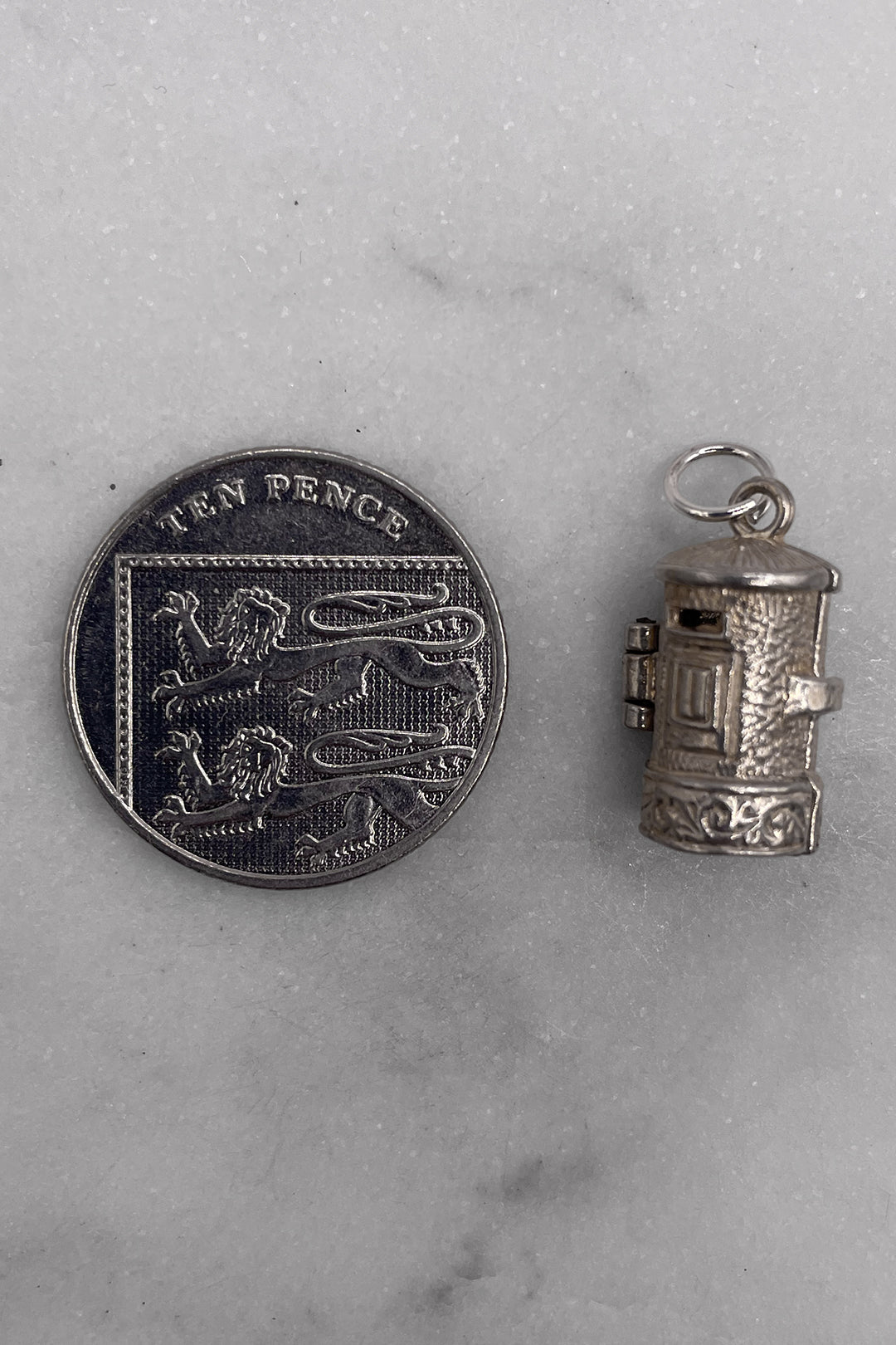The Royal Mail Postmans Secret Hiding Spot Opening Vintage Charm (925 Sterling Silver, made circa 1950 - 1970)