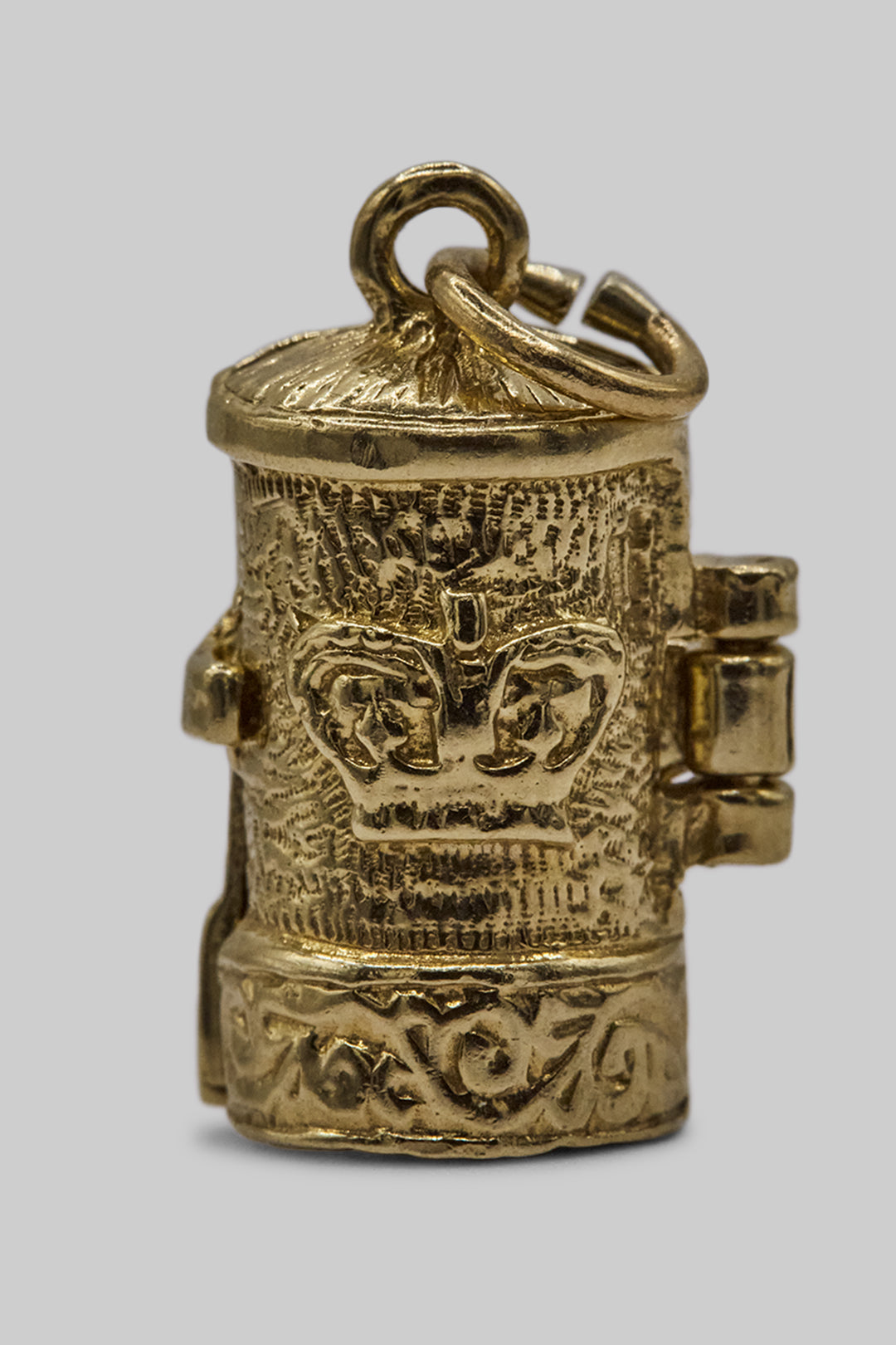 The Royal Mail Postmans Secret Letterbox Vintage Charm (375 9ct gold, made in the 1960s)
