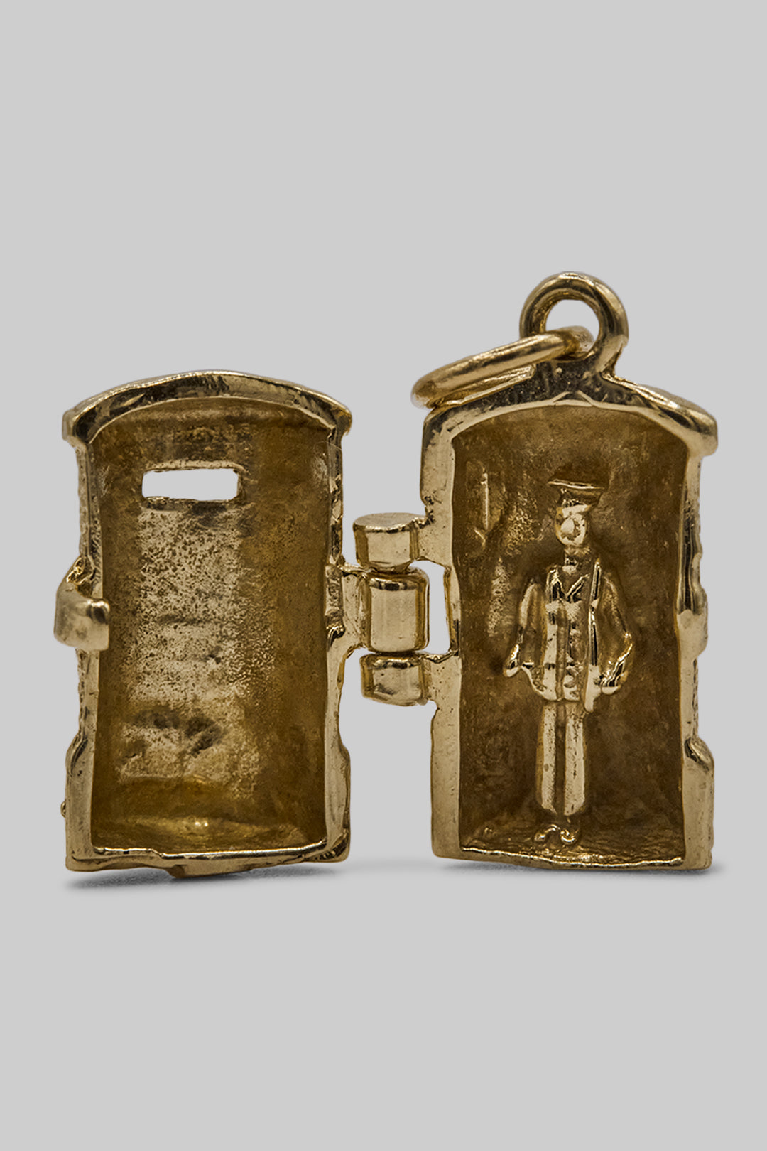 The Royal Mail Postmans Secret Letterbox Vintage Charm (375 9ct gold, made in the 1960s)
