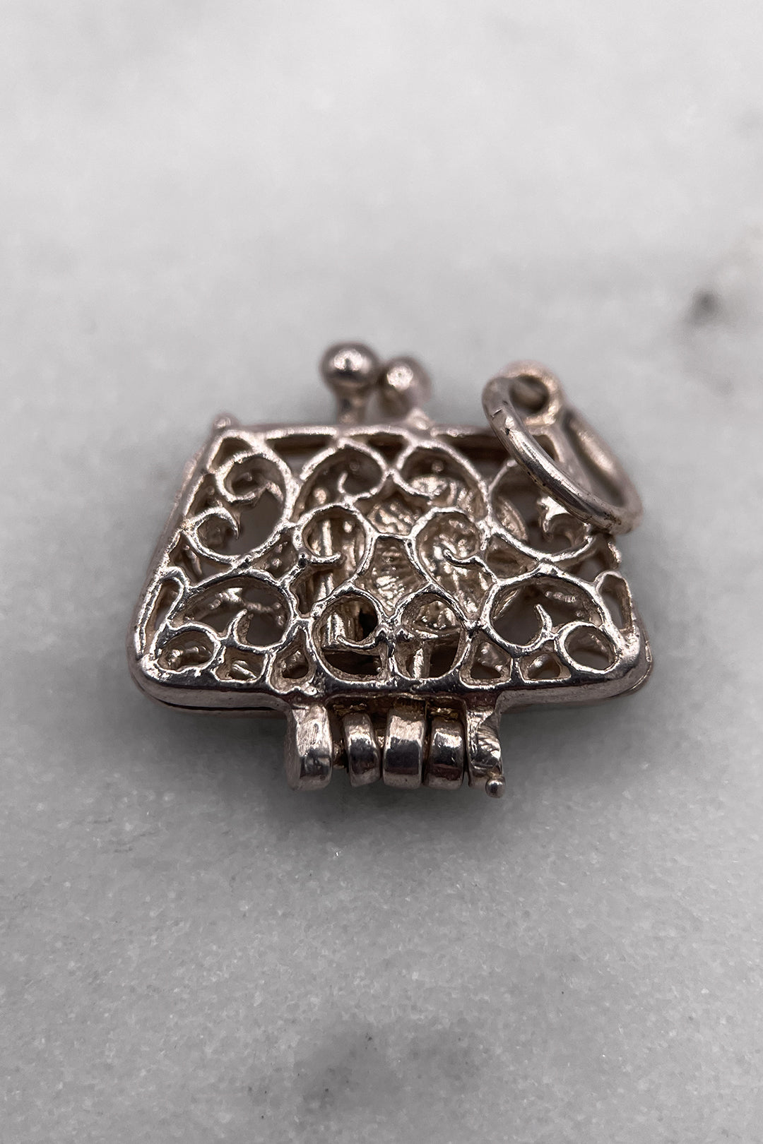 The Opening Clutch Bag of Beauty Vintage Charm (925 Sterling Silver, made circa 1950 - 1970)