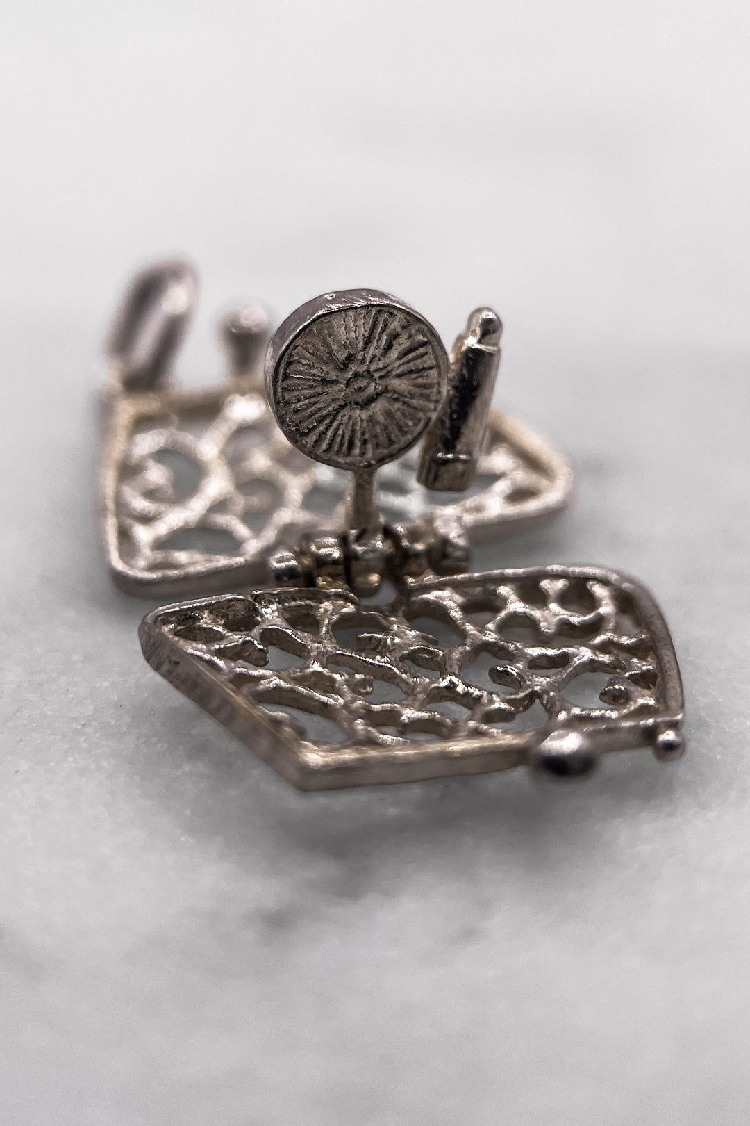 The Opening Clutch Bag of Beauty Vintage Charm (925 Sterling Silver, made circa 1950 - 1970)